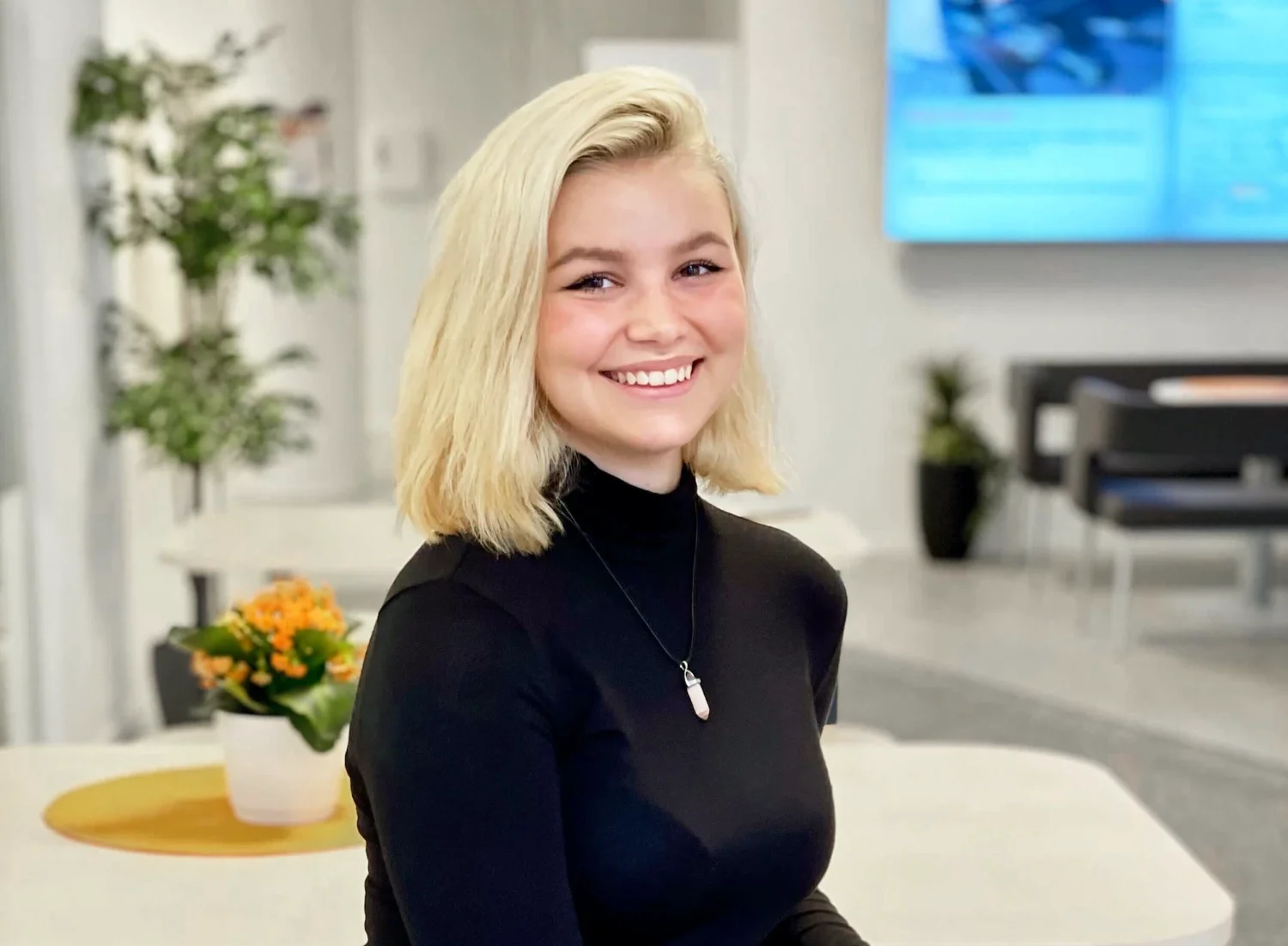 Gymnasieelever studerar på Birger Jarls Gymnasium